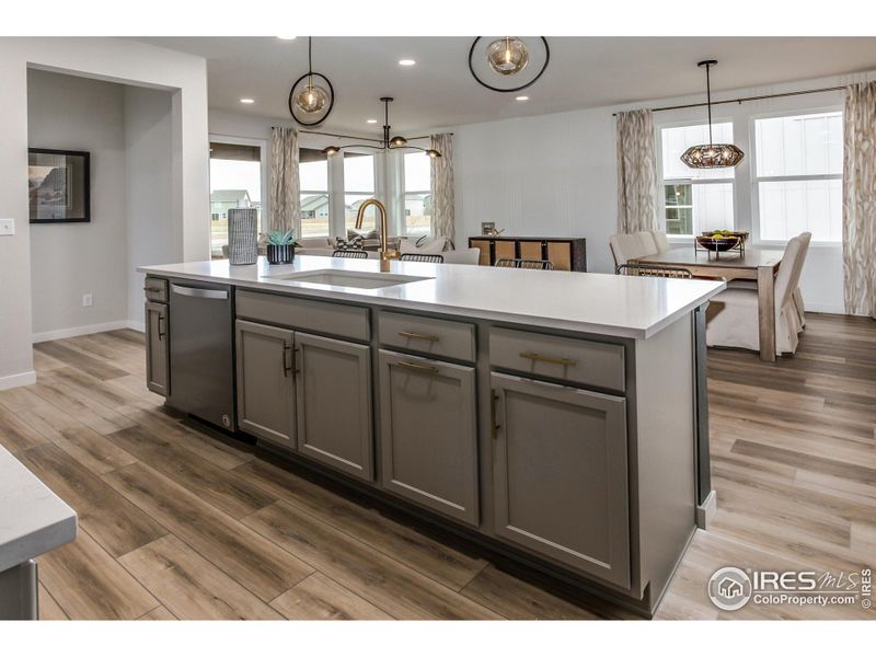 EXAMPLE PHOTO: KITCHEN ISLAND