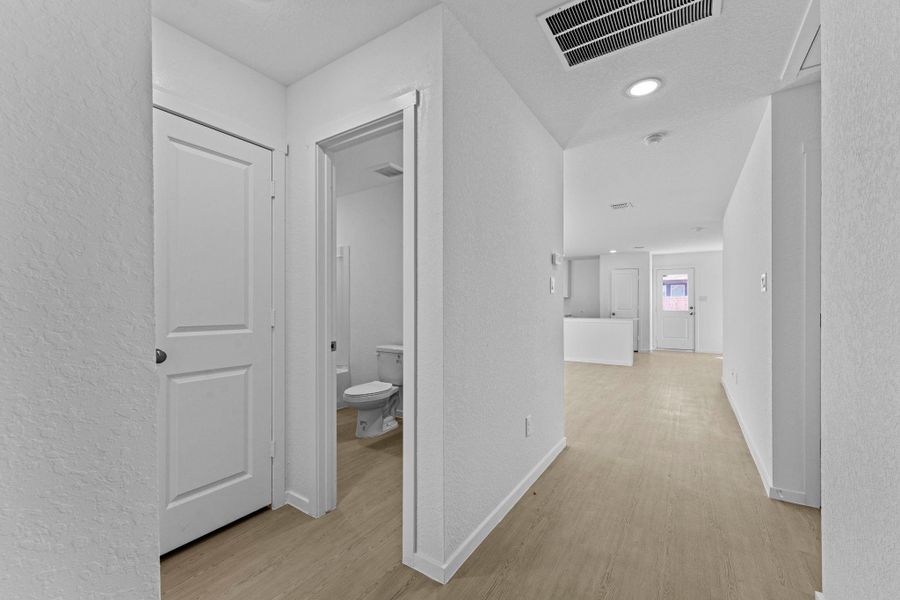 Spacious, unfurnished interior of a new home in Friendship Oaks, Fredericksburg (Image 10).