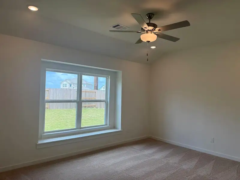 Spacious, unfurnished interior of a new home in Ashland, Angleton (Image 4).