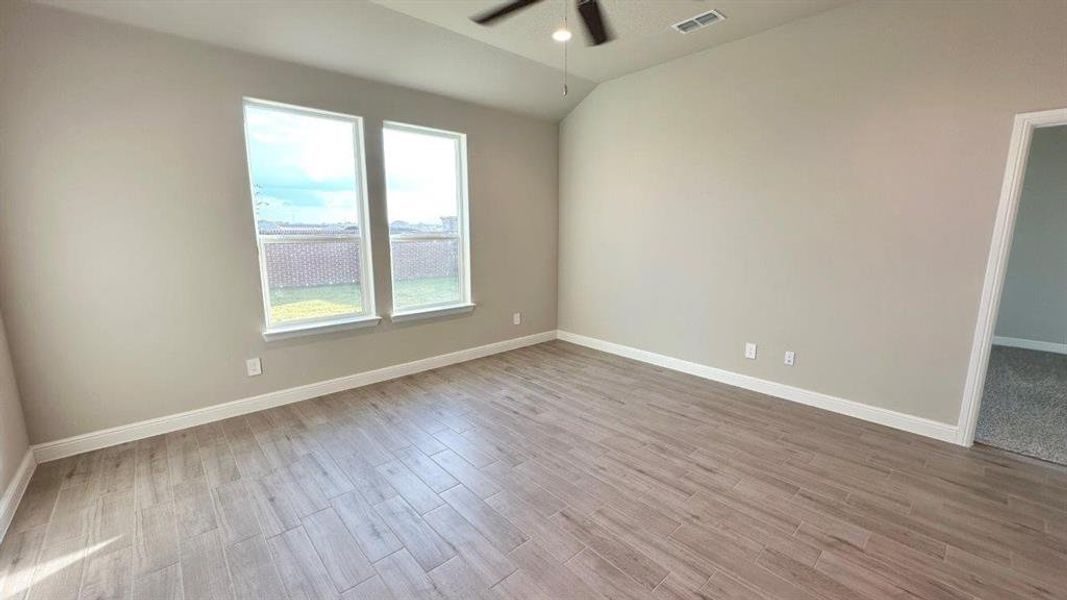 Spacious, unfurnished interior of a new home in Rock Creek Ranch, Fort Worth (Image 11).