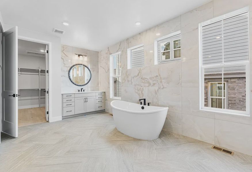 Homesite 3706 Primary Bath - 10 of 14