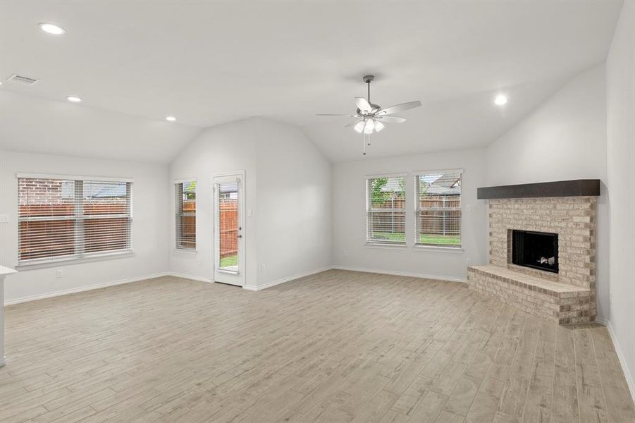 16. 3253 Mercer - Family (2)