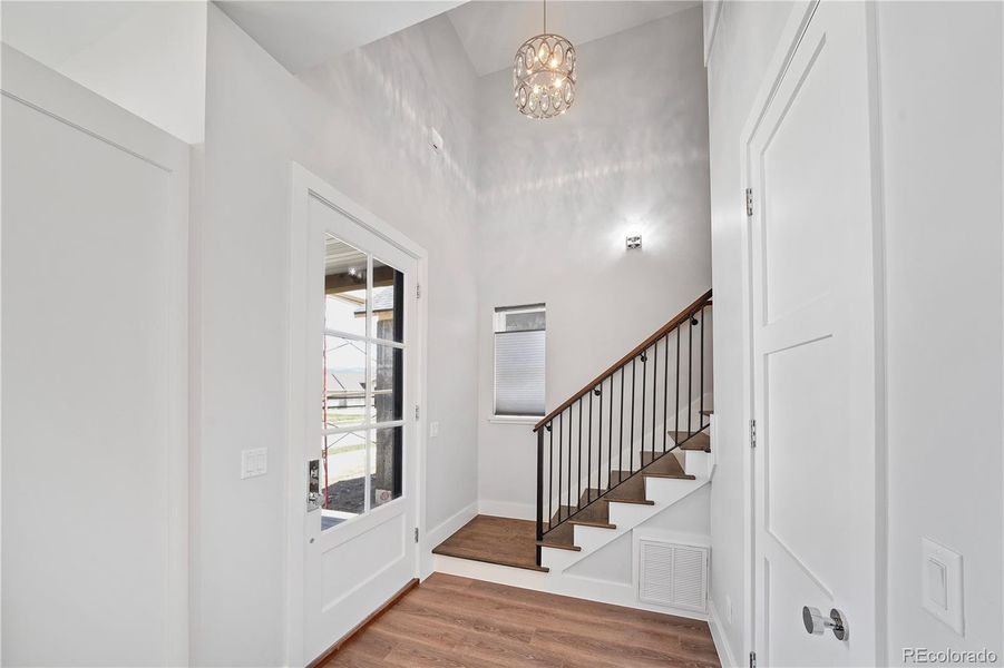 Spacious, unfurnished interior of a new home in , Salida (Image 24).