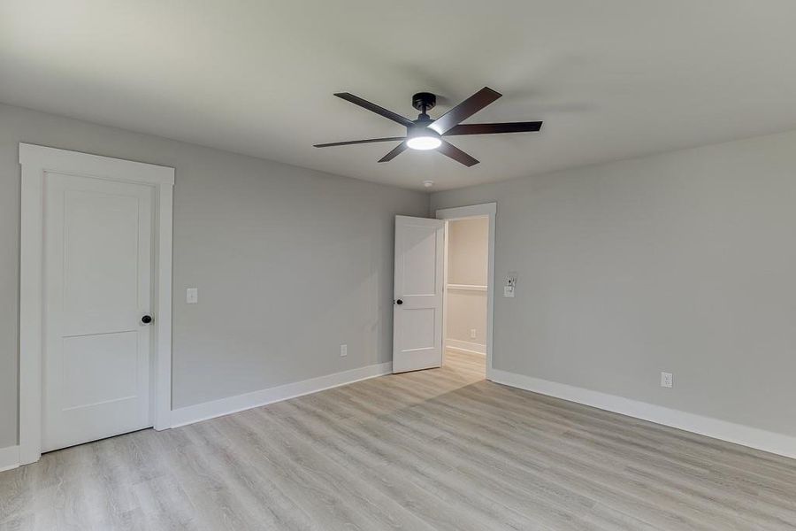 Spacious, unfurnished interior of a new home in , Jefferson (Image 37).
