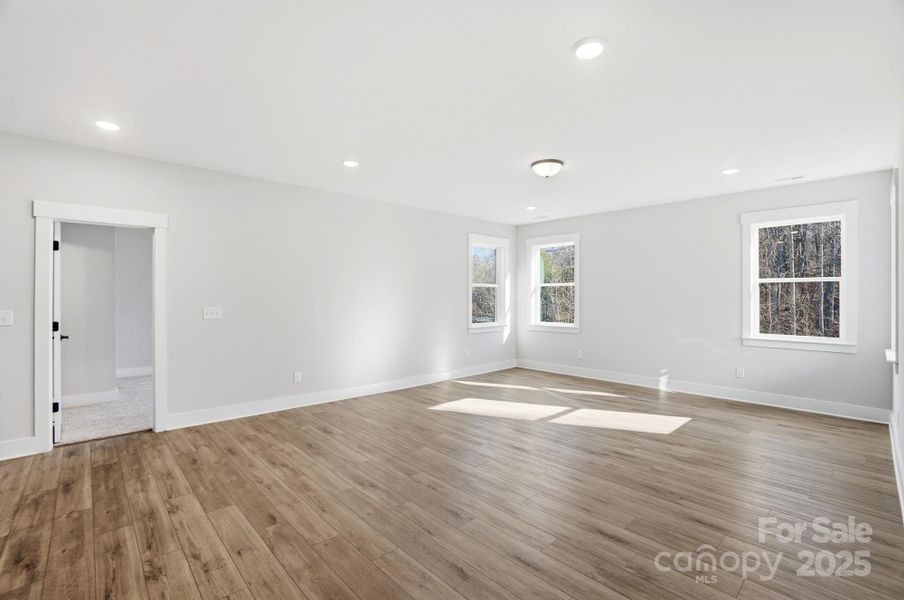 Spacious, unfurnished interior of a new home in Robinson Oaks, Gastonia (Image 25).