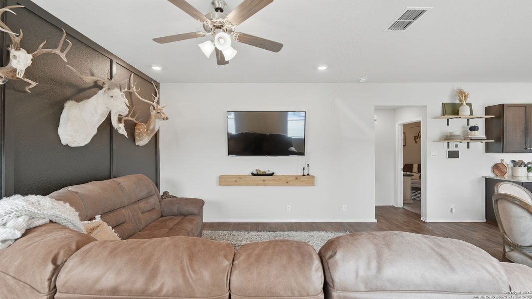 Furnished interior view inside a new home in , Floresville (Image 17).