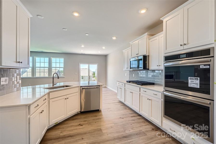 Kitchen (example) Kitchen (example)