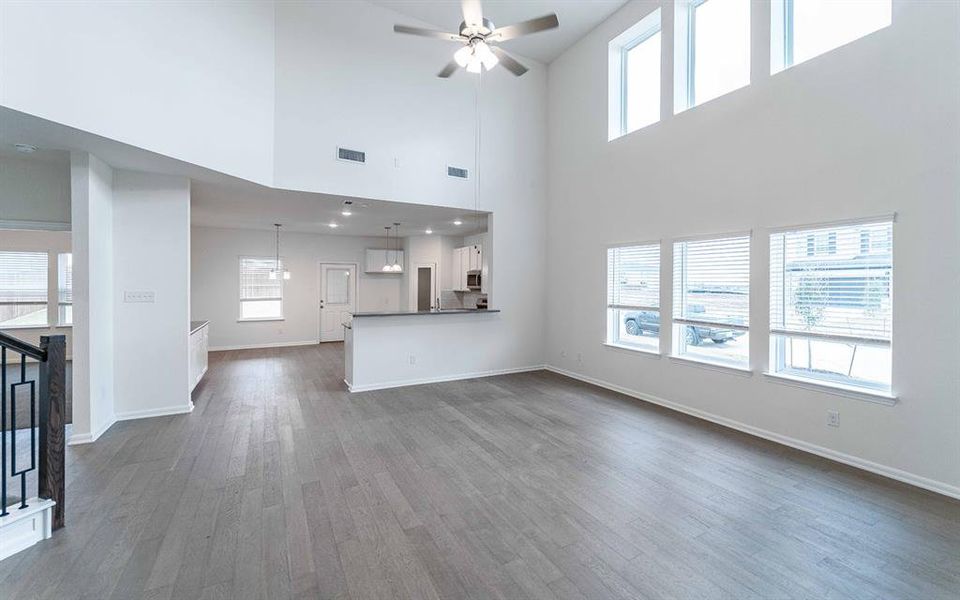 Spacious, unfurnished interior of a new home in Sagebrook, Lantana (Image 14).