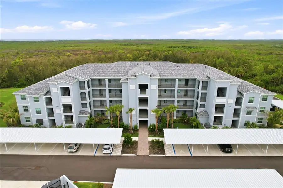 Condo located in Punta Gorda, FL showcasing its design and architecture (Image 3).