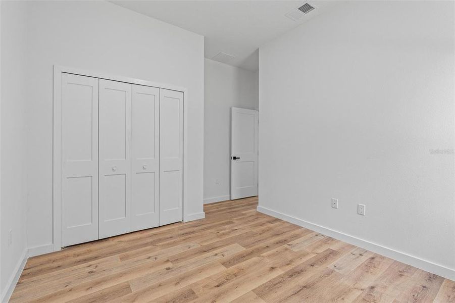 Spacious, unfurnished interior of a new home in , Citrus Springs (Image 14).