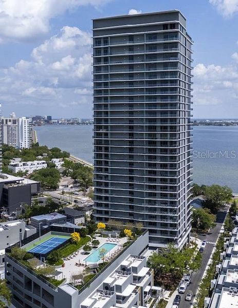 Condo located in Tampa, FL showcasing its design and architecture (Image 2). Condo located in Tampa, FL showcasing its design and architecture (Image 2).