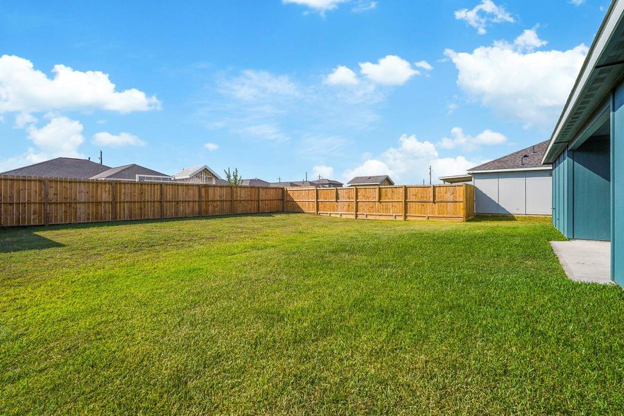 Exterior details and patio area of a home in Santa Fe, Cleveland (Image 18).