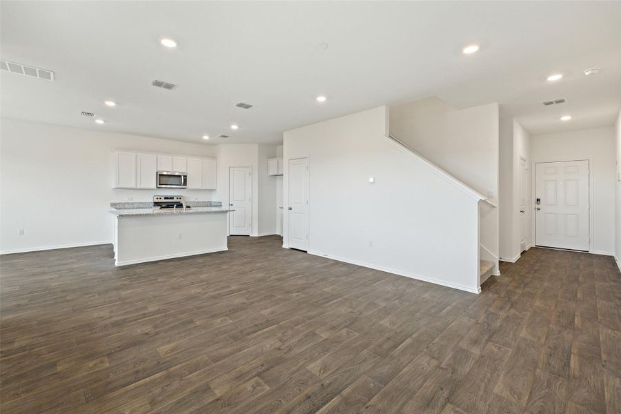 Spacious, unfurnished interior of a new home in Palomino, Manor (Image 21).