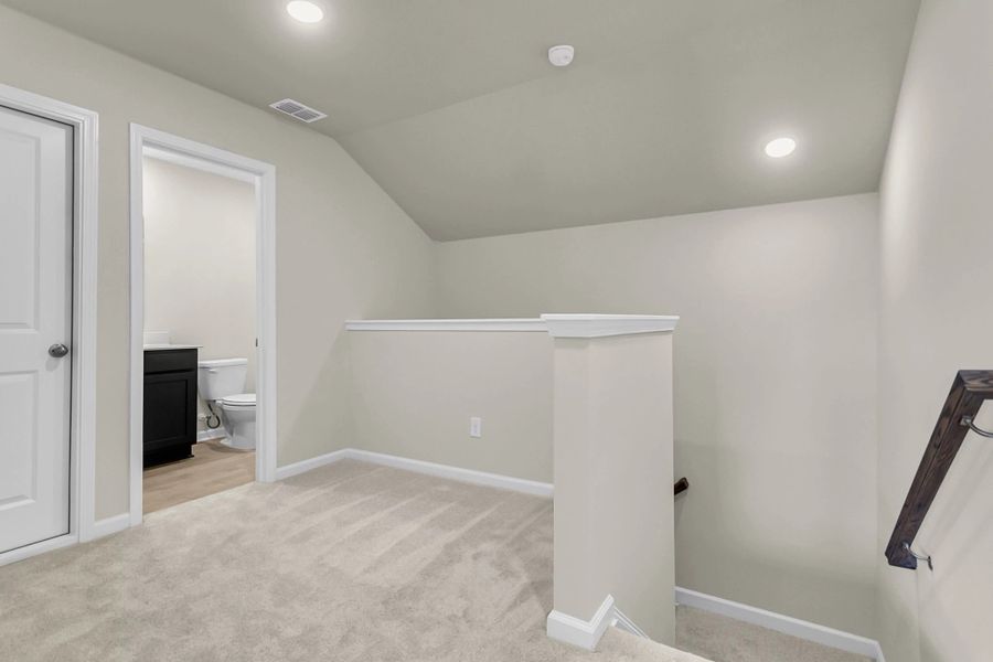 Spacious, unfurnished interior of a new home in Tea Farm, Ravenel (Image 18).