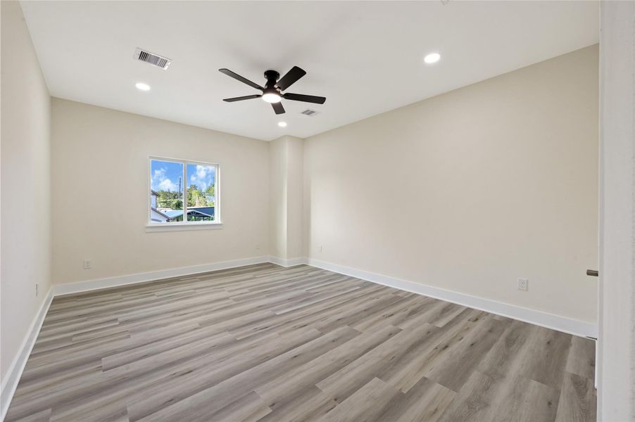 Spacious, unfurnished interior of a new home in , Houston (Image 13).