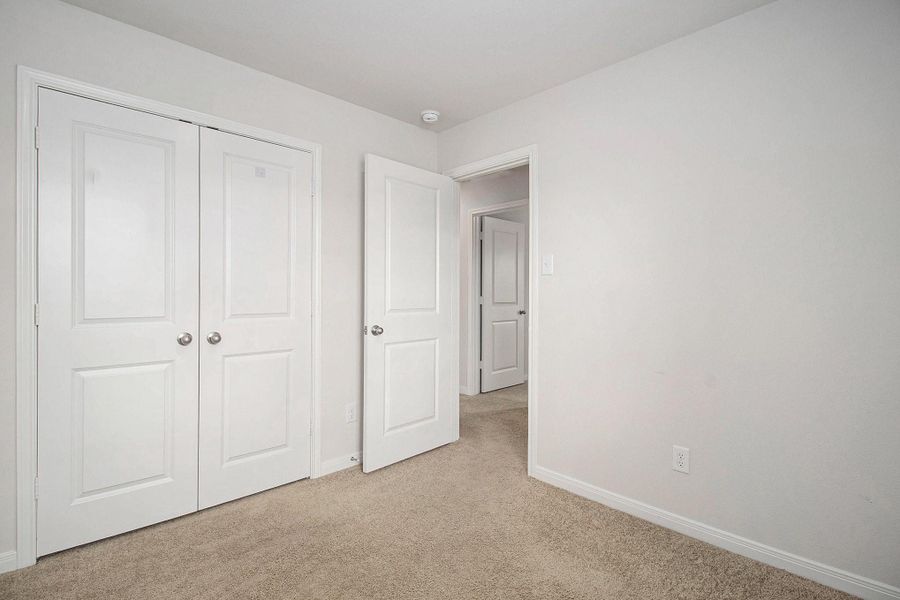 Spacious, unfurnished interior of a new home in Park Vista at El Tesoro, Houston (Image 19).