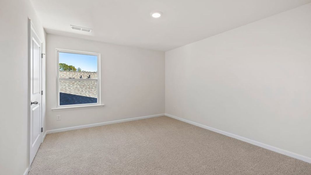 Spacious, unfurnished interior of a new home in Sage Grove, Lyman (Image 23).