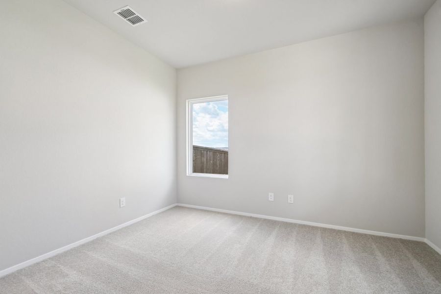 Spacious, unfurnished interior of a new home in Cloverleaf, Austin (Image 17).