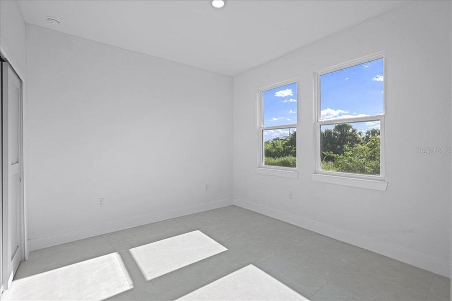 Spacious, unfurnished interior of a new home in , Port Charlotte (Image 14).