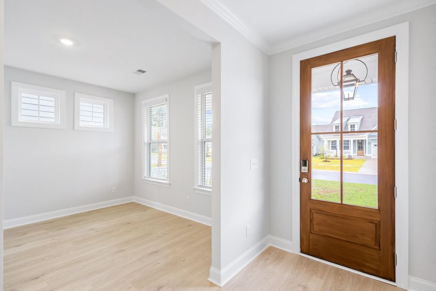 Spacious, unfurnished interior of a new home in Tidewater at Lakes of Cane Bay, Summerville (Image 25).