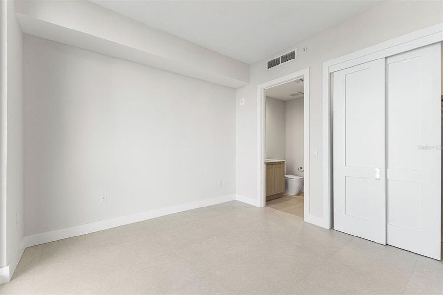 Spacious, unfurnished interior of a new home in , St. Petersburg (Image 16). Spacious, unfurnished interior of a new home in , St. Petersburg (Image 16).