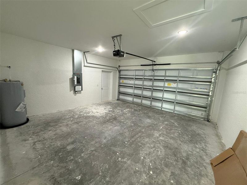 Spacious, unfurnished interior of a new home in , Lehigh Acres (Image 13).