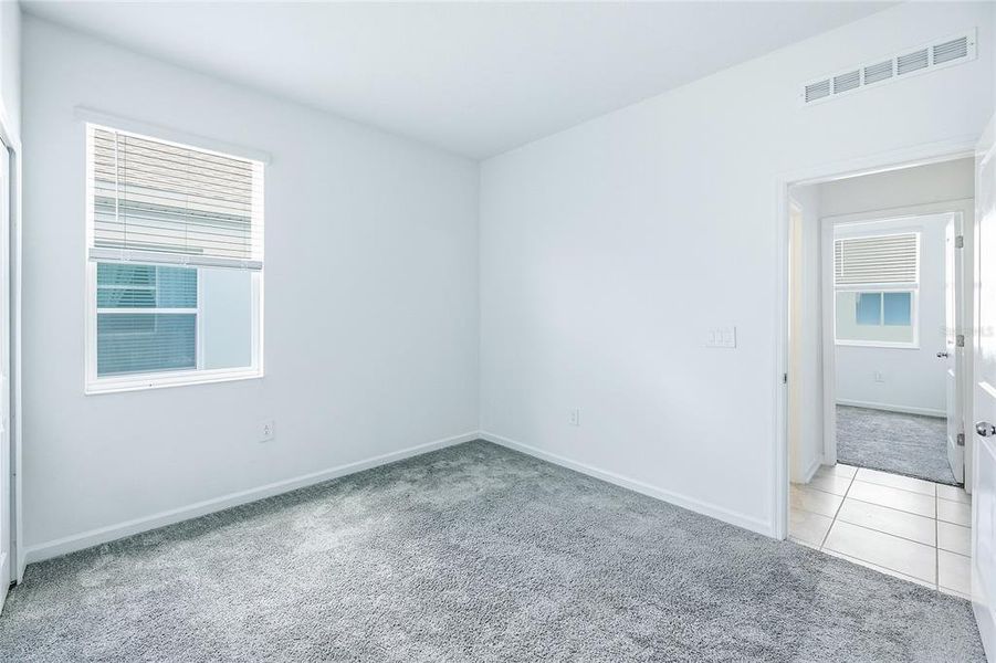 Spacious, unfurnished interior of a new home in Peace Creek Reserve, Winter Haven (Image 32).
