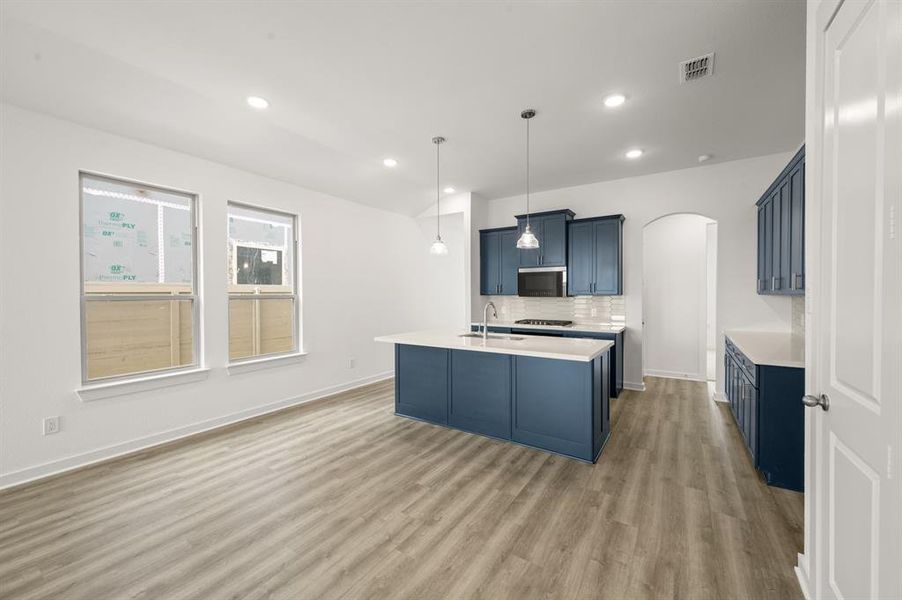 8708 Treeline- Dining-1