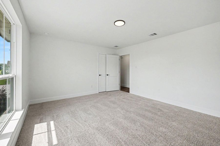 Spacious, unfurnished interior of a new home in , Angleton (Image 18).