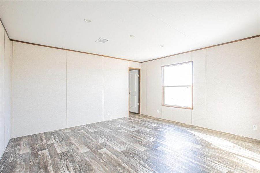Spacious, unfurnished interior of a new home in , Bellevue (Image 20).