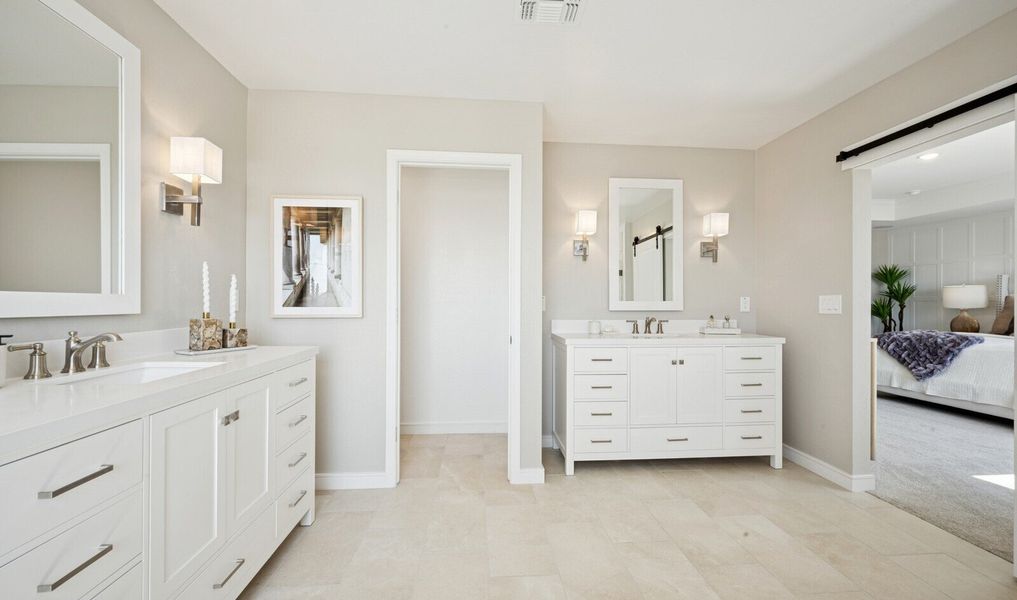 Dual vanities in primary bath