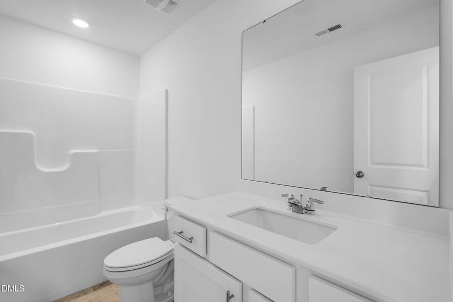 SUN_ElmGrove_Pic_Jackson_QMI_17_Bath3_1o