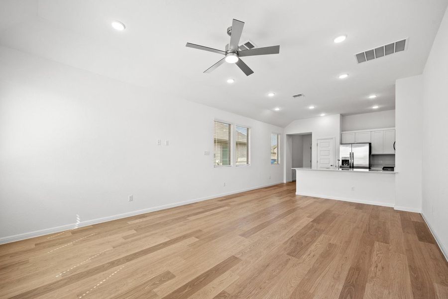Spacious, unfurnished interior of a new home in Trinity Ranch, Elgin (Image 15). Spacious, unfurnished interior of a new home in Trinity Ranch, Elgin (Image 15).