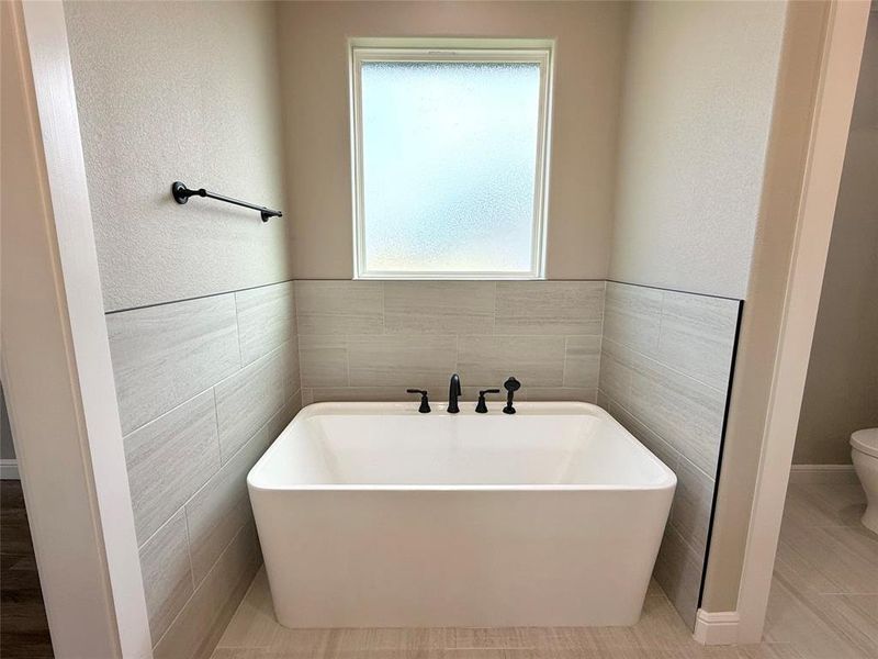 Close-up of interior finishes inside a home in , Granbury (Image 18).