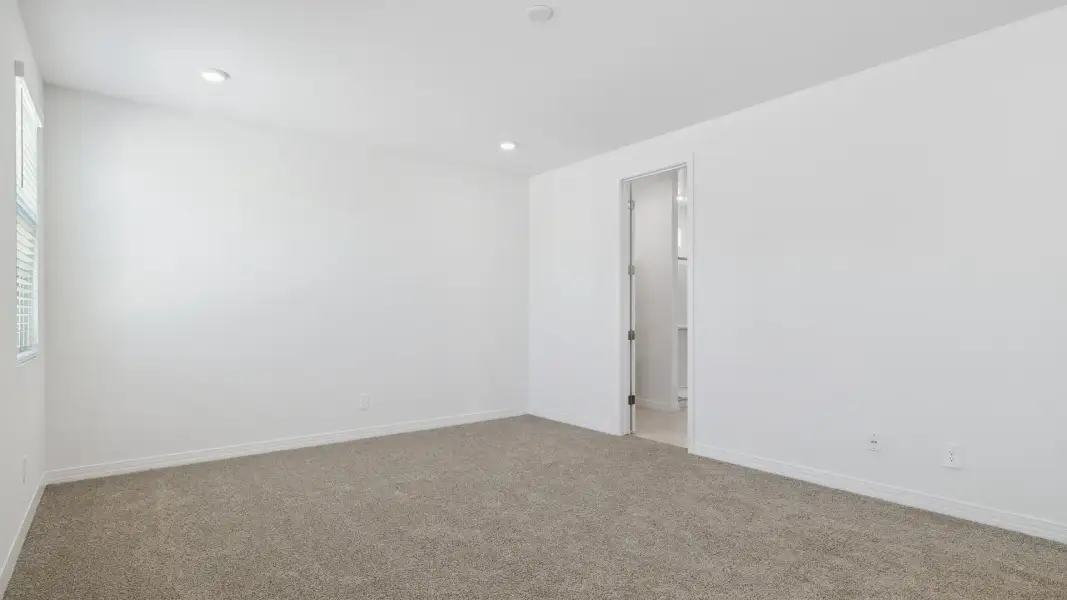 Spacious, unfurnished interior of a new home in El Cidro, Goodyear (Image 29).