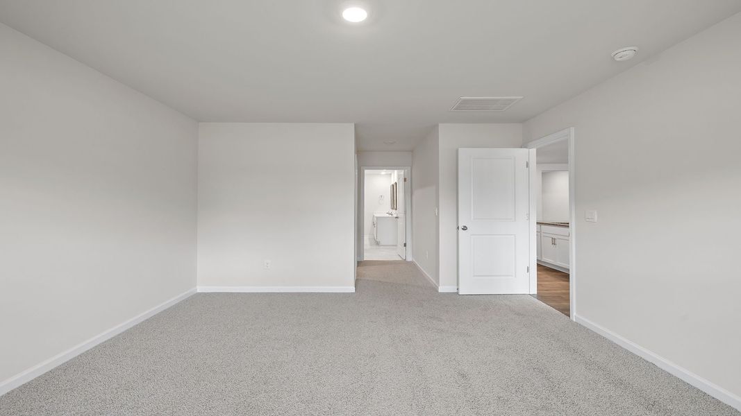 Spacious, unfurnished interior of a new home in Cedar Gap, Fountain Inn (Image 25).