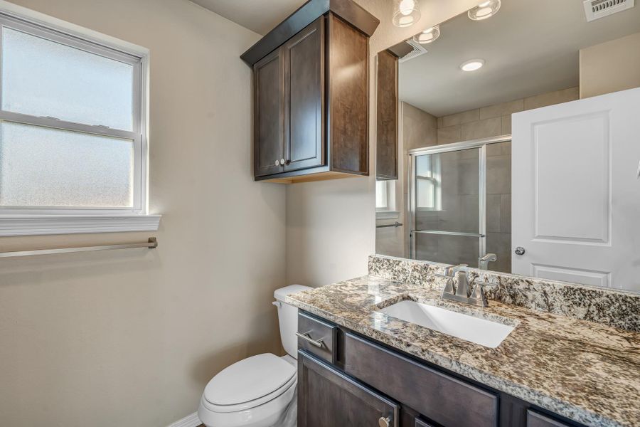 **Photos are sample photos of similar plan. Colors and features might vary**