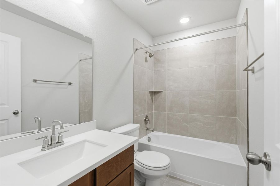 Furnished interior view inside a new home in Spring Creek, Taylor (Image 9).