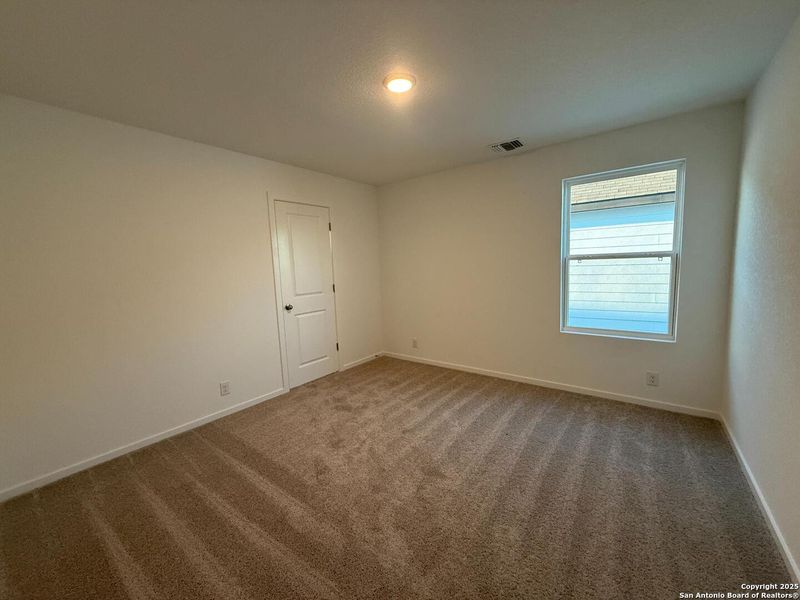 Spacious, unfurnished interior of a new home in Meadows at Hennersby Hollow 40's, San Antonio (Image 24). Spacious, unfurnished interior of a new home in Meadows at Hennersby Hollow 40's, San Antonio (Image 24).