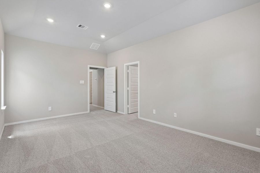 Spacious, unfurnished interior of a new home in Pinewood Trails - City Series, Atascocita (Image 20).