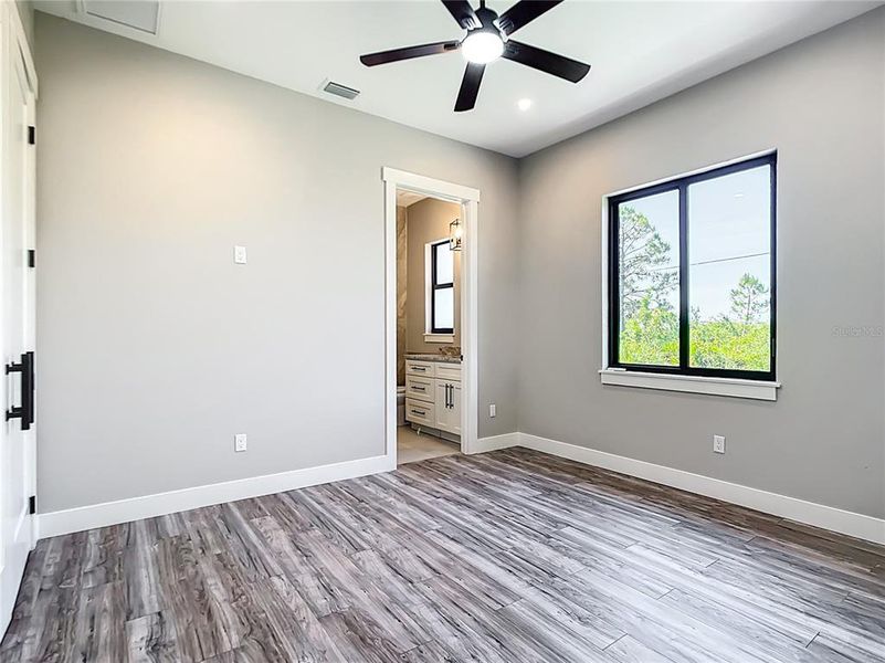 Spacious, unfurnished interior of a new home in , Englewood (Image 41).