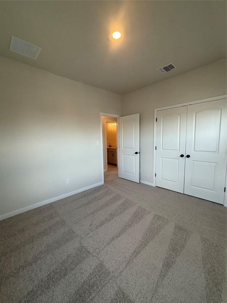 Spacious, unfurnished interior of a new home in Berry Creek Highlands, Georgetown (Image 31).