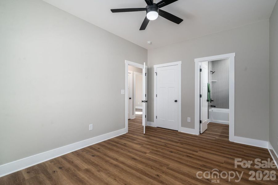 Spacious, unfurnished interior of a new home in , Lowell (Image 23).