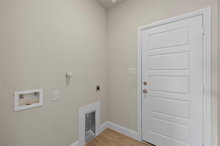 Unfurnished bedroom featuring light hardwood / wood-style flooring, a closet, and ceiling fan