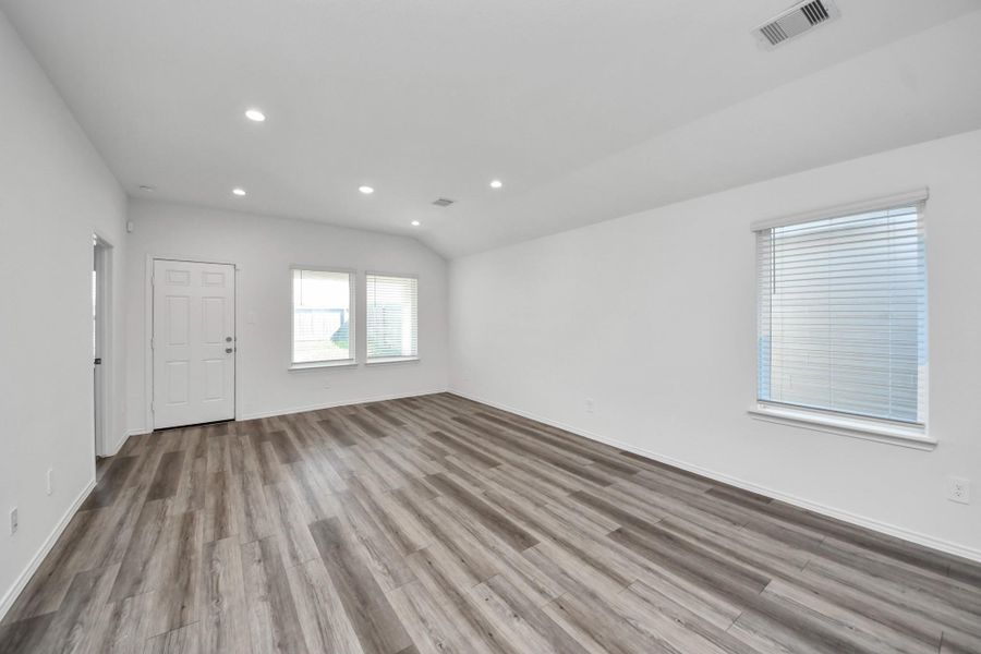 Spacious, unfurnished interior of a new home in Legacy Park, Houston (Image 18).