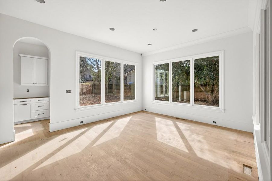Spacious, unfurnished interior of a new home in , Marietta (Image 10).