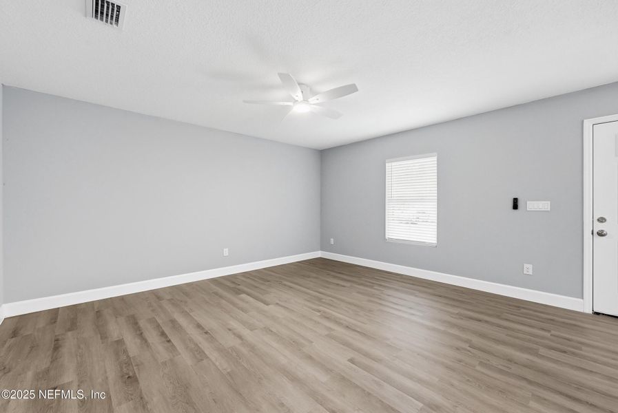 Spacious, unfurnished interior of a new home in , Jacksonville (Image 14).