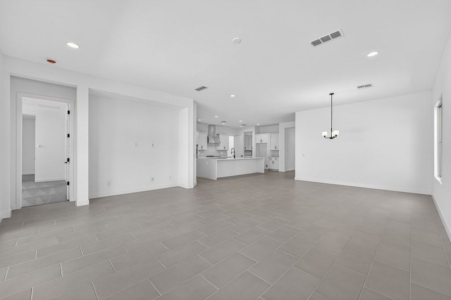Spacious, unfurnished interior of a new home in Ellsworth Ranch, Queen Creek (Image 18).