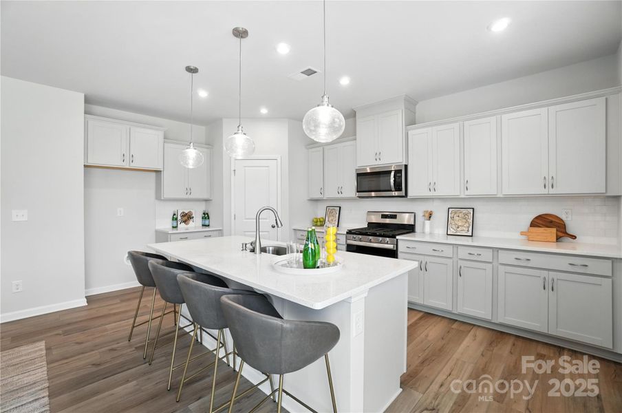 Photo representation only. Exterior and interior colors will vary. Photo representation only. Exterior and interior colors will vary.