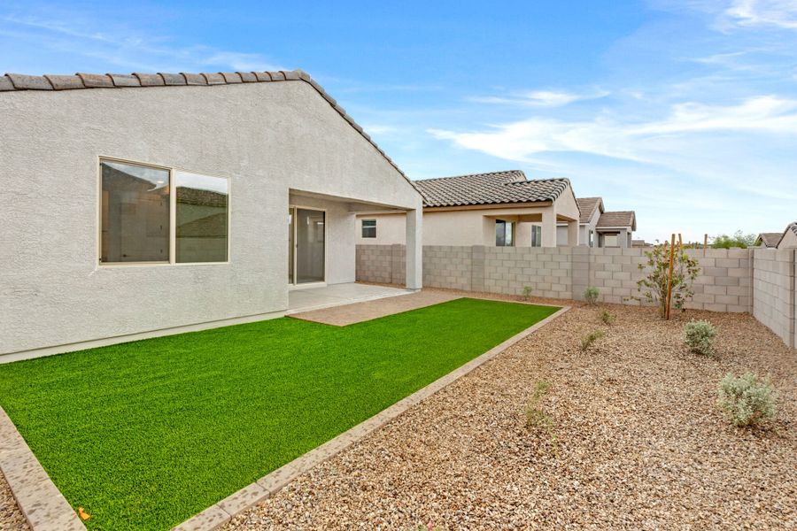 Exterior details and patio area of a home in Blackhawk, Tucson (Image 3).
